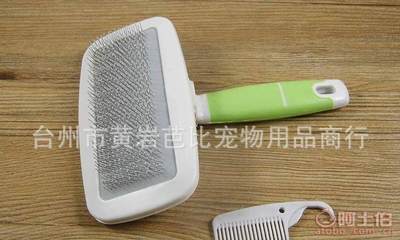 專業(yè)梳毛，寵愛加倍 探秘糖糖寵物用品廠明星產(chǎn)品——芭比寵物梳子